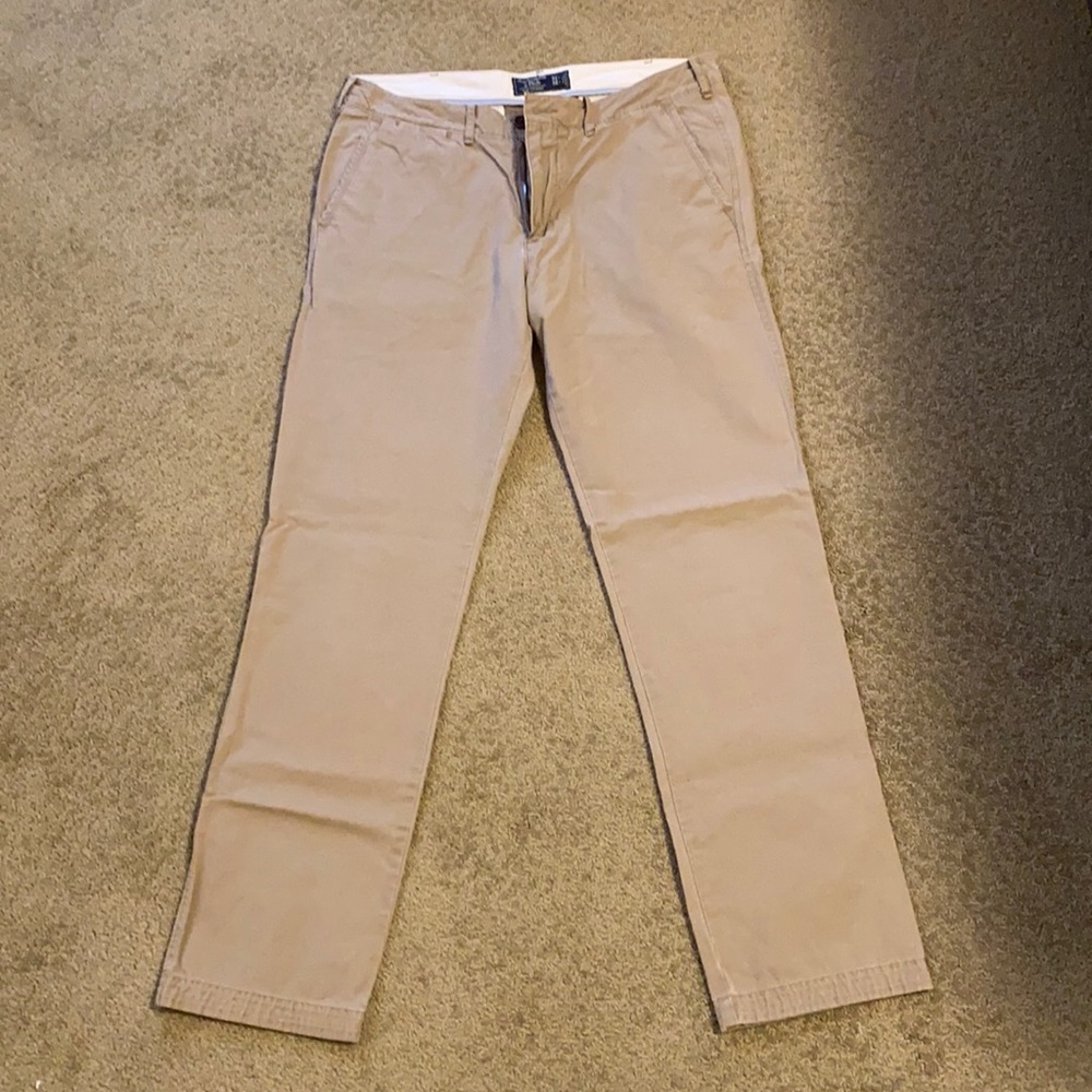 Men’s Abercrombie khakis, lightweight medium tan